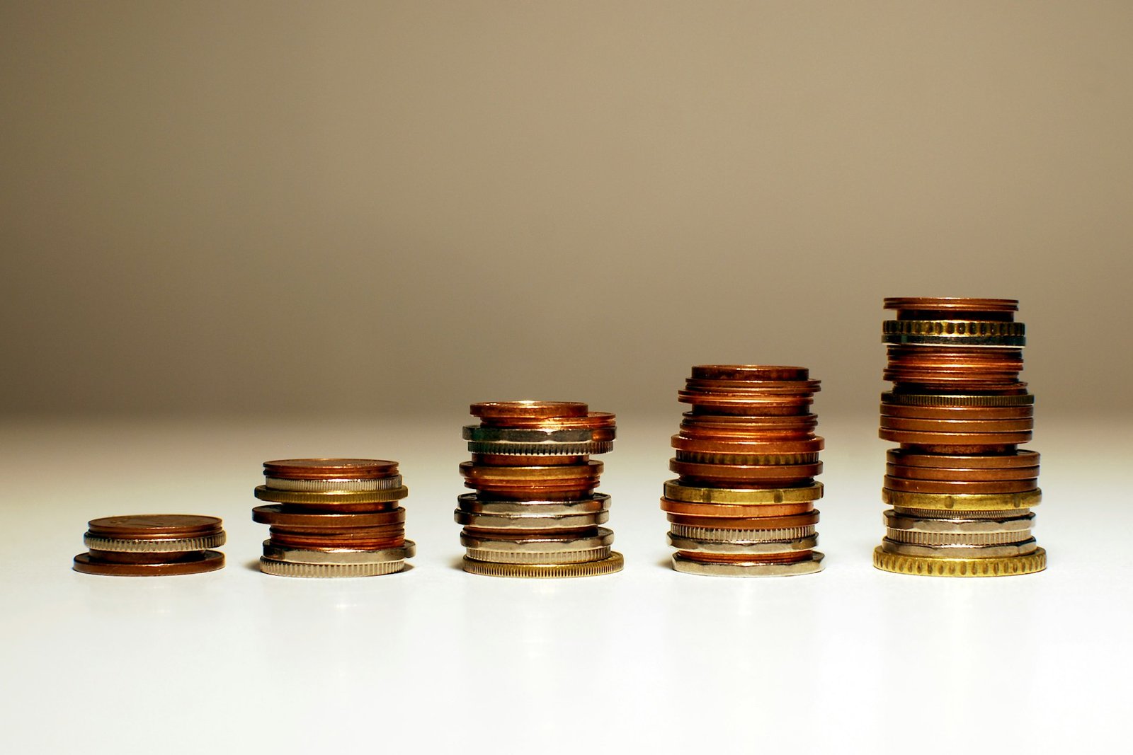 QuickBooks pricing tiers shown as increasing coin stacks